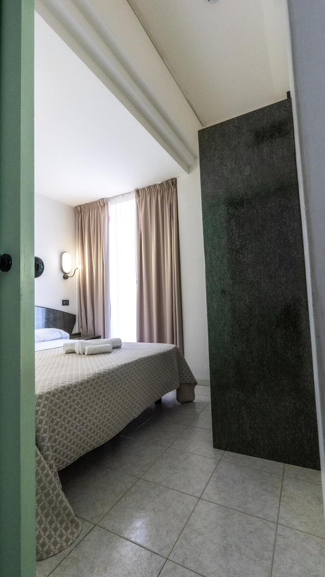 Hotel Nobel Rimini Extérieur photo
